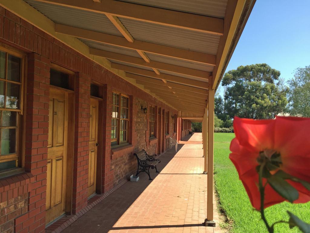 Coonawarra Place Motor Inn Экстерьер фото